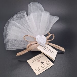 Bomboniera Confetti con Tulle, Cuore Carta e nastro ecrù